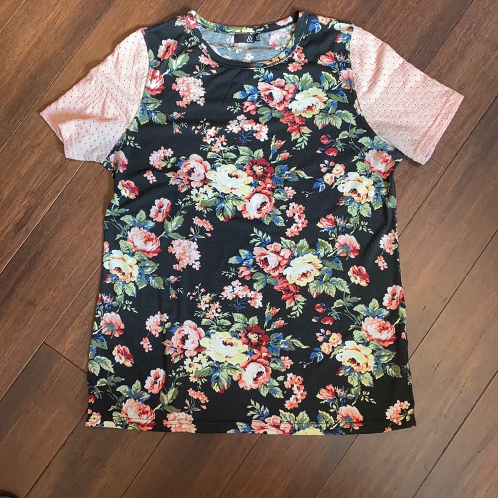 Floral black tshirt with fun lace sleeves